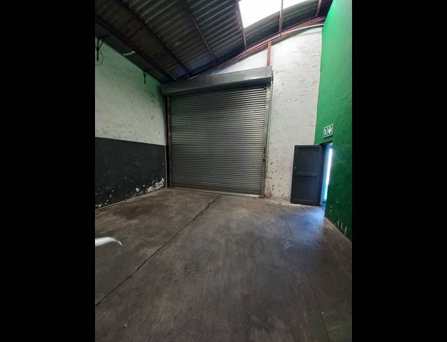 1,304M² WAREHOUSE FOR SALE IN WOODBROOK